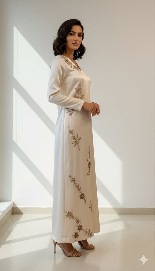 درّاعة ساتان مطرّزة بتصميم جانبي أنيق