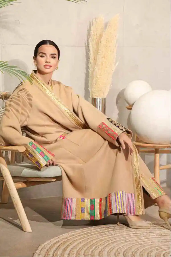 بشت جوخ بيج بتطريز ملون